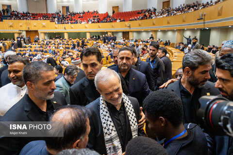عکس | تصاویری از رییس جمهور در حاشیه همایش «امام خامنه‌ای، جاویدان مقاومت»
