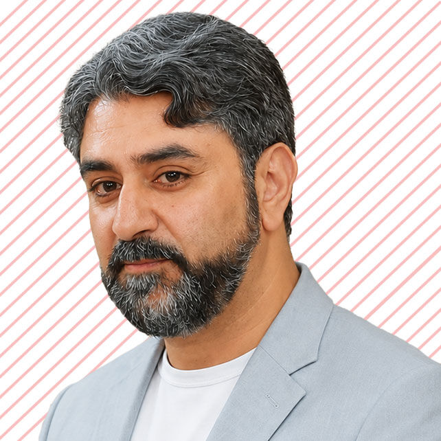 دو چیز می‌شکند قدر شعر را...