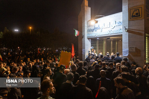 عکس | تصویری از ازدحام متروی مصلای تهران در ساعات اولیه روز دوم وداع با رهبر شهید انقلاب