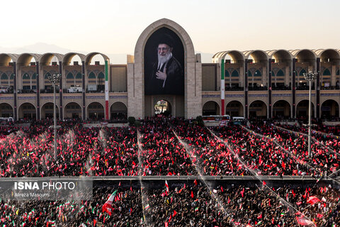 عکس | تصاویری از میزان جمعیت حاضر در مصلی تهران پیش از اقامه نماز بر پیکر مطهر رهبر شید انقلاب