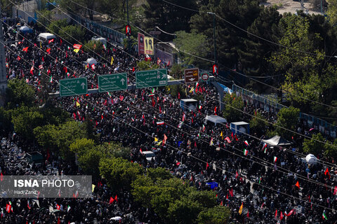 عکس | اولین تصاویر از اقامه نماز بر پیکر رهبر شهید انقلاب در مصلی تهران