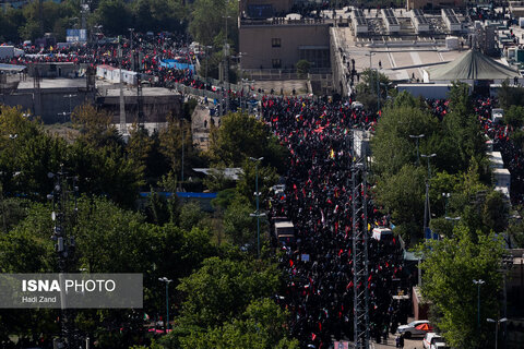 عکس | اولین تصاویر از اقامه نماز بر پیکر رهبر شهید انقلاب در مصلی تهران