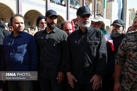 عکس | تصویری از حضور سردار احمد وحیدی در مراسم اقامه نماز بر پیکر رهبر شهید انقلاب