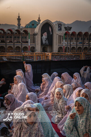 عکس | تصویری خاص و یادآور از حضور رهبر شهید انقلاب در مراسم «جشن فرشته‌ها» در حاشیه مراسم وداع با پیکر شهید انقلاب