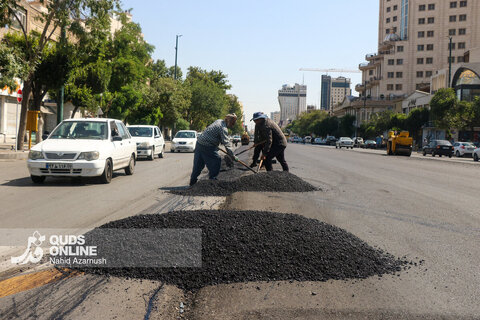 گزارش تصویری | جمع‌آوری نرده‌های بی‌آرتی خیابان امام رضا(ع) به منظور ایمن‌سازی مسیر تشییع پیکر رهبر شهید در مشهد