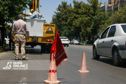 گزارش تصویری | جمع‌آوری نرده‌های بی‌آرتی خیابان امام رضا(ع) به منظور ایمن‌سازی مسیر تشییع پیکر رهبر شهید در مشهد