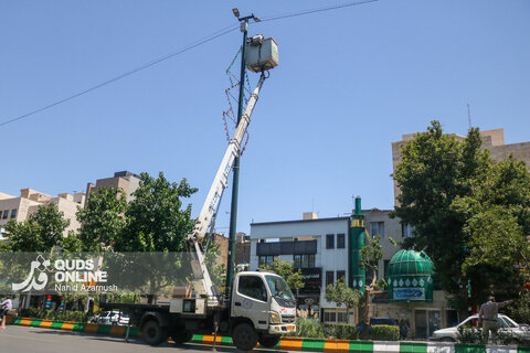 گزارش تصویری | جمع‌آوری نرده‌های بی‌آرتی خیابان امام رضا(ع) به منظور ایمن‌سازی مسیر تشییع پیکر رهبر شهید در مشهد