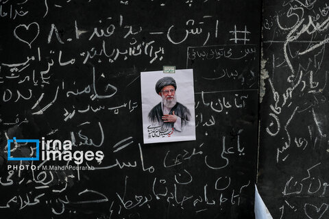 عکس | دل‌نوشته‌هایی بر دیوارهای وداع