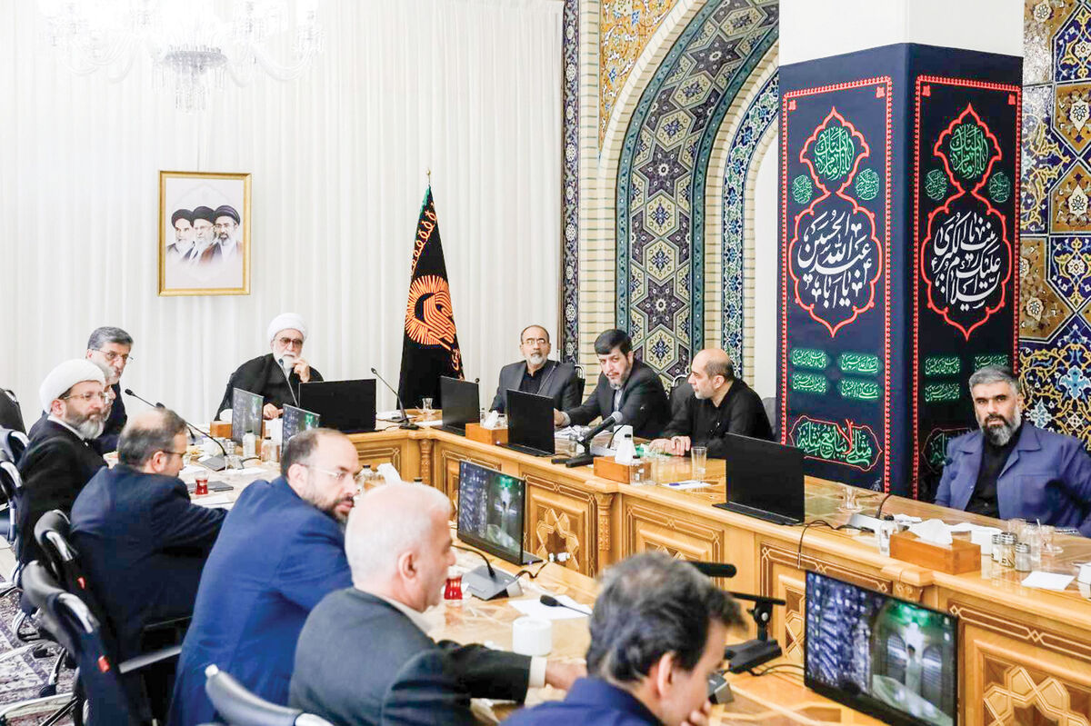 حفظ جریان زیارت در کنار تشییع باشکوه رهبر شهید باید در اولویت باشد
