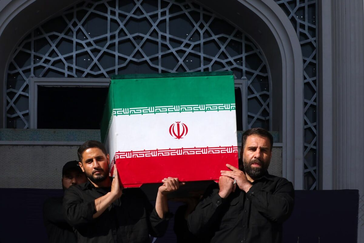 آغاز تشییع تاریخی رهبر شهید در تهران/ خیل عزاداران از بامداد به خیابان‌ها آمدند