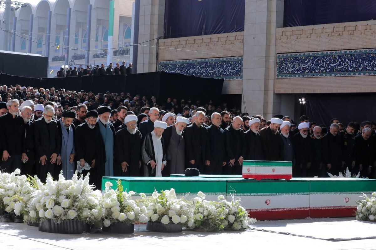 کارگزاران جمهوری اسلامی در حاشیه مراسم نماز بر پیکر رهبر شهید چه گفتند؟/ تداوم مسیر آرمان‌های رهبر شهید