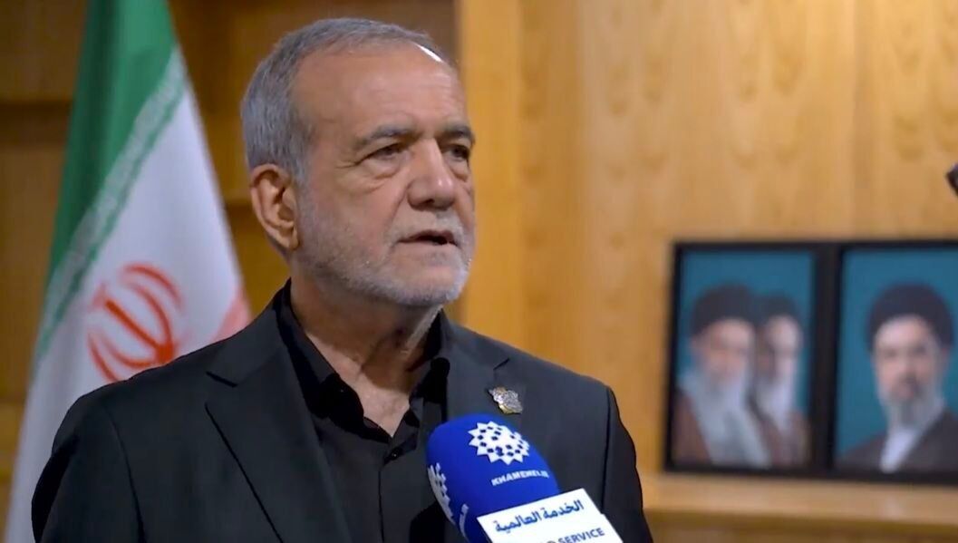 پزشکیان: تعبیر وداع با رهبر شهید انقلاب را قبول ندارم/ این پیمانی برای ادامه راه است