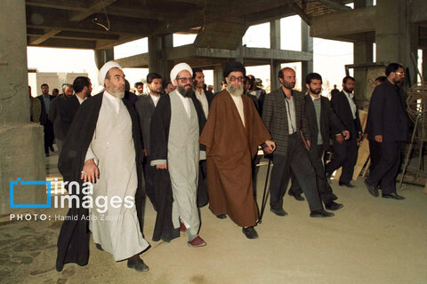 عکس | روایت تصویری رهبری آیت‌الله سید علی خامنه‌ای (۱۳۷۳ - ۱۳۷۶)