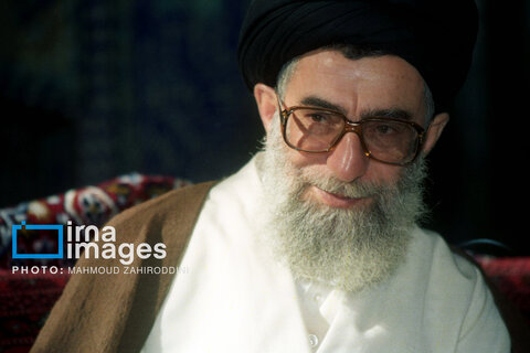 عکس | روایت تصویری رهبری آیت‌الله سید علی خامنه‌ای (۱۳۷۳ - ۱۳۷۶)
