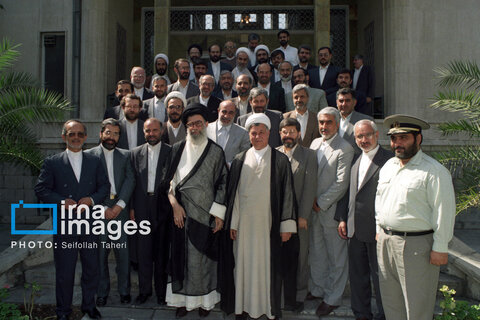 عکس | روایت تصویری رهبری آیت‌الله سید علی خامنه‌ای (۱۳۷۳ - ۱۳۷۶)