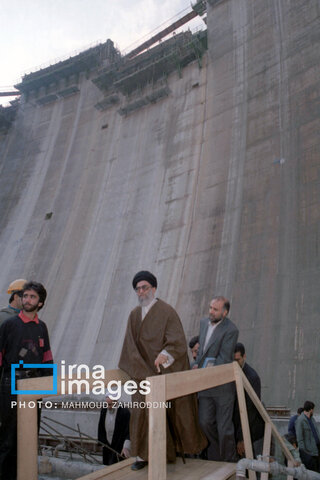 عکس | روایت تصویری رهبری آیت‌الله سید علی خامنه‌ای (۱۳۷۳ - ۱۳۷۶)