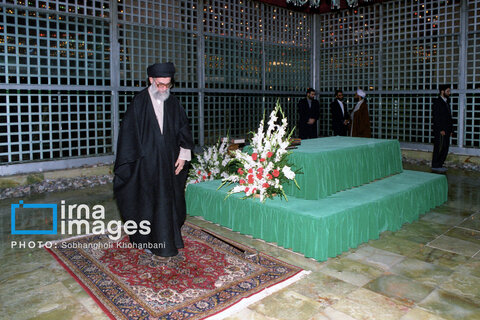 عکس | روایت تصویری رهبری آیت‌الله سید علی خامنه‌ای (۱۳۷۳ - ۱۳۷۶)