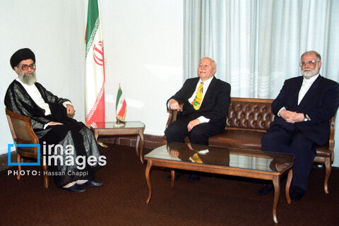 عکس | روایت تصویری رهبری آیت‌الله سید علی خامنه‌ای (۱۳۷۳ - ۱۳۷۶)