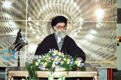 عکس | روایت تصویری رهبری آیت‌الله سید علی خامنه‌ای (۱۳۷۳ - ۱۳۷۶)