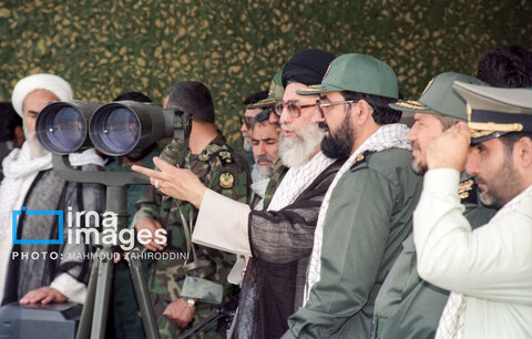 عکس | روایت تصویری رهبری آیت‌الله سید علی خامنه‌ای (۱۳۷۳ - ۱۳۷۶)