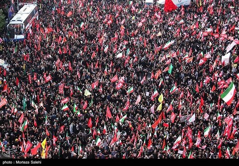 عکس | برگزاری مراسم تشییع با حضور گسترده مردم در خیابان‌های تهران