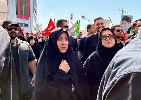 آغاز تشییع تاریخی رهبر شهید در تهران/ خیل عزاداران از بامداد به خیابانها آمدند