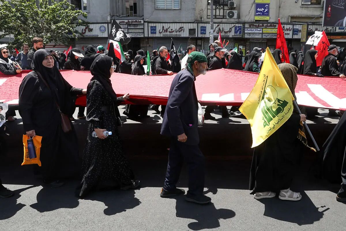 رصد برخط مسیرهای تشییع رهبر شهید توسط هلال‌احمر