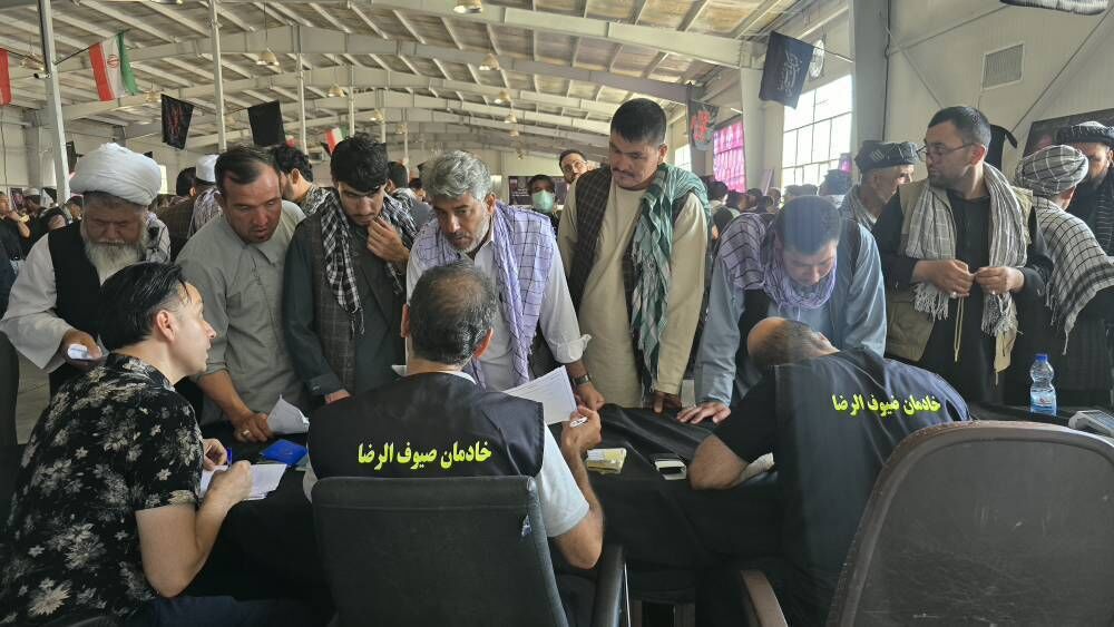 ورود یک‌هزار و ۶۱۰ مهمان افغانستانی از مرز دوغارون برای حضور در آیین وداع با امام شهید امت