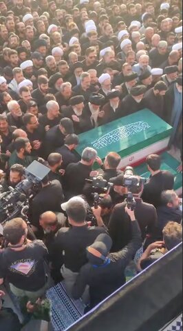 سیل عزاداران در قم؛ بدرقه باشکوه رهبر شهید از جمکران تا حرم حضرت معصومه(س)