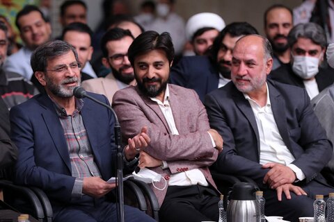 ناصر فیض: دیدار شاعران با رهبر شهید، نه فرمایشی بود و نه حکومتی