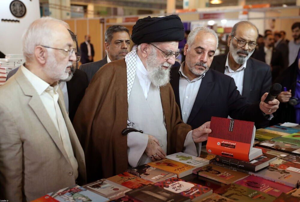 محسن جوادی: رهبر شهید با دقت انتشار کتاب‌های تازه را پیگیری می‌کردند