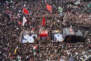 عکس |تصاویری از تراکم جمعیت حاضر در میدان ثورةالعشرین نجف اشرف در تشییع پیکر مطهر رهبر شهید انقلاب