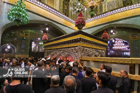 حال و هوای حرم مطهر رضوی یک روز مانده به تشییع و تدفین رهبر شهید انقلاب
