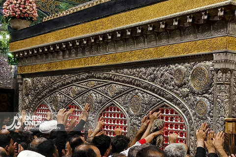 حال و هوای حرم مطهر رضوی یک روز مانده به تشییع و تدفین رهبر شهید انقلاب