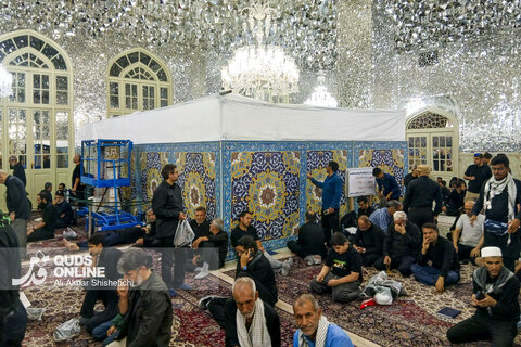 حال و هوای حرم مطهر رضوی یک روز مانده به تشییع و تدفین رهبر شهید انقلاب