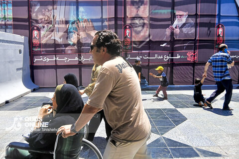 حال و هوای حرم مطهر رضوی یک روز مانده به تشییع و تدفین رهبر شهید انقلاب