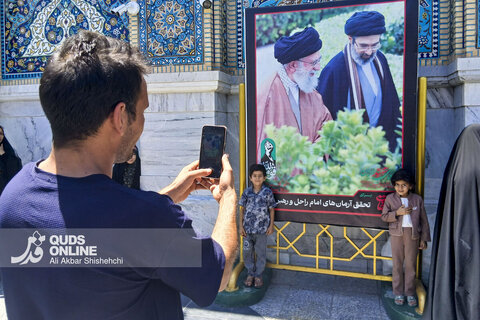 حال و هوای حرم مطهر رضوی یک روز مانده به تشییع و تدفین رهبر شهید انقلاب