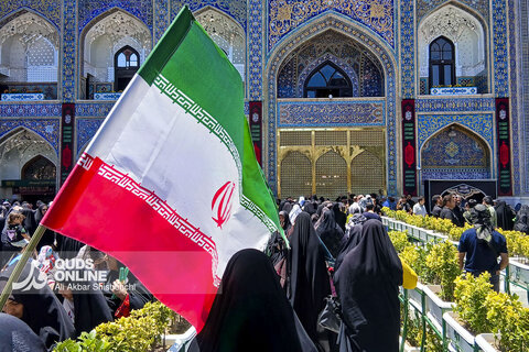 حال و هوای حرم مطهر رضوی یک روز مانده به تشییع و تدفین رهبر شهید انقلاب