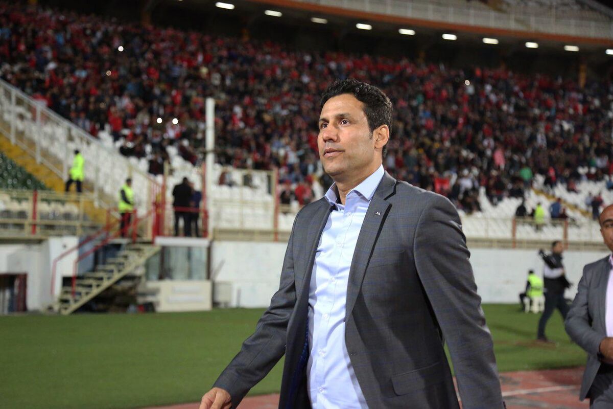 ادامه اعتراض هواداران پرسپولیس به انتخاب تارتار /  مدیران باشگاه زیر ذره‌بین رفتند