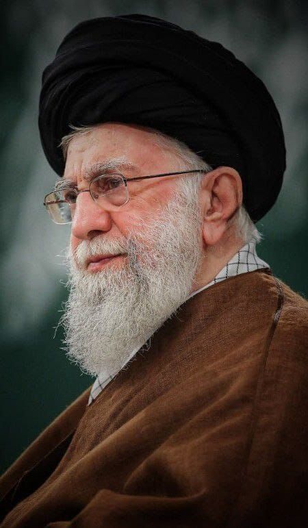 رهبر شهید: شهید در ملکوت اعلی مهمان خداست و اول راحتی اوست