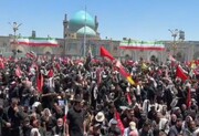 فیلم |  لحظه اعلام خبر رسیدن پیکر امام شهید به مشهد در حرم مطهر رضوی