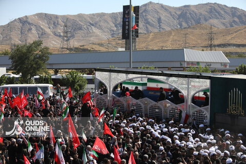 قاب ماندگار از تشییع رهبر شهید در مشهد