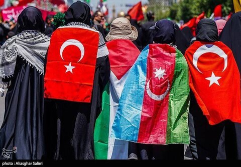 عکس | تصویری از حضور اتباع کشورهای مختلف در تشییع پیکر رهبر شهید انقلاب در مشهد