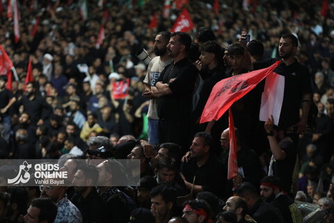 گزارش تصویری | اقامه نماز بر پیکر مطهر رهبر شهید انقلاب در حرم مطهر رضوی - 1