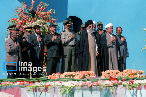 عکس | روایت تصویری رهبری آیت‌الله سید علی خامنه‌ای (۱۳۷۷ - ۱۳۸۳)