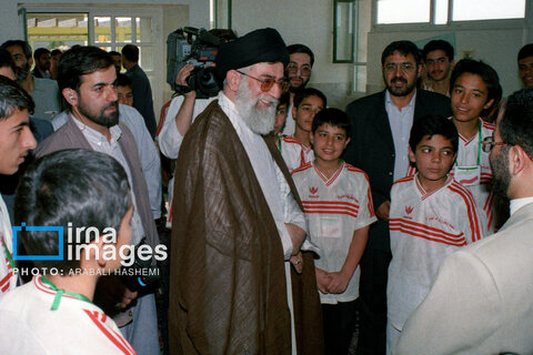 عکس | روایت تصویری رهبری آیت‌الله سید علی خامنه‌ای (۱۳۷۷ - ۱۳۸۳)