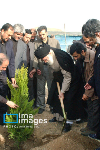 عکس | روایت تصویری رهبری آیت‌الله سید علی خامنه‌ای (۱۳۷۷ - ۱۳۸۳)