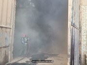۴ ساعت عملیات نفسگیر برای مهار حریق گسترده در انبار MDF جاده بازمرگان