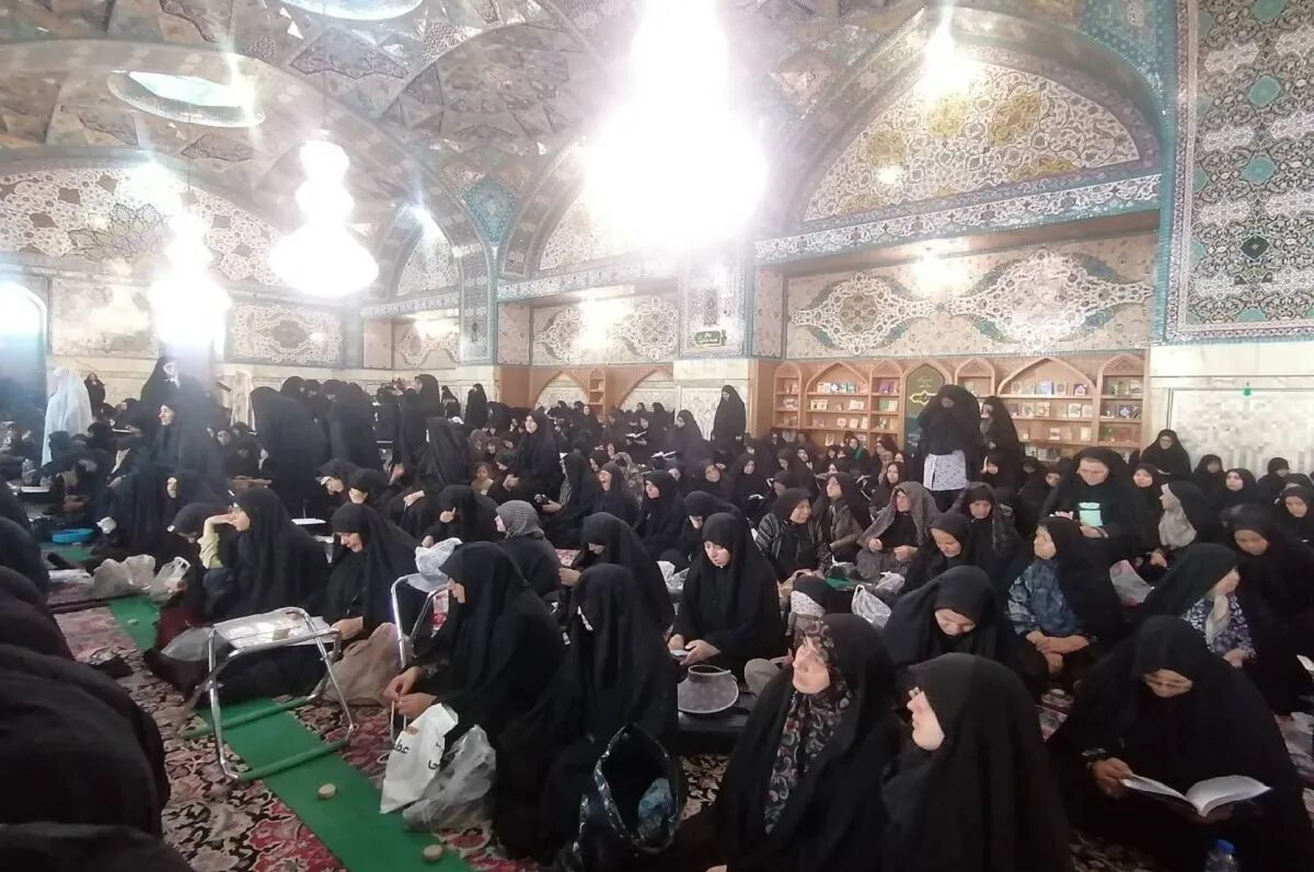 بانوان زائر در حرم رضوی، یاد حماسه گوهرشاد را گرامی داشتند