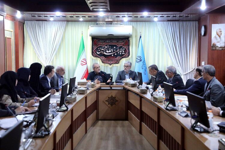 پزشکیان: دانشگاه باید مستقیماً مسئولیت حل مسائل واقعی کشور را برعهده بگیرد